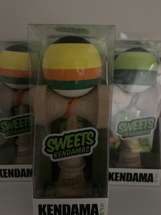 Kendama sweets boost 5 stripe poncho
