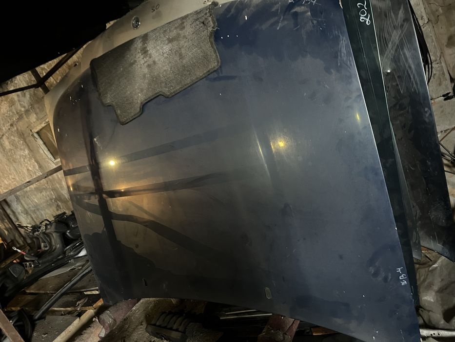 Продам капот на гольф 3