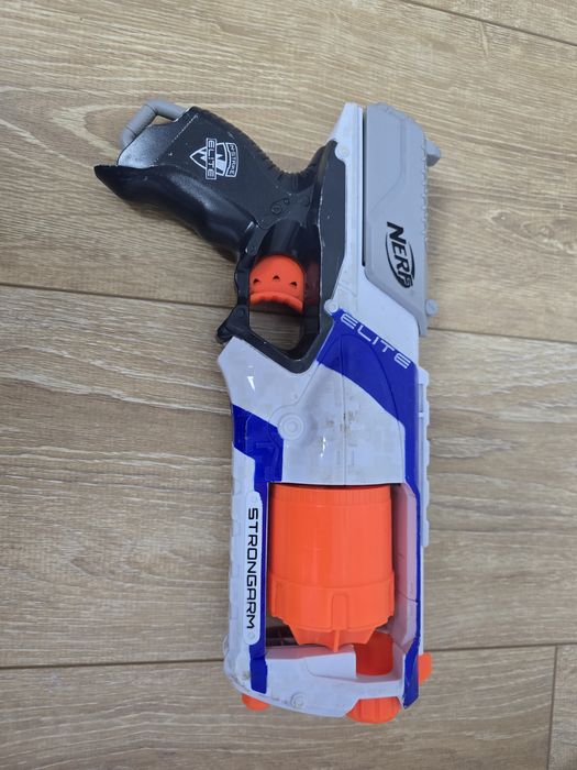 NERF Elite Strongarm