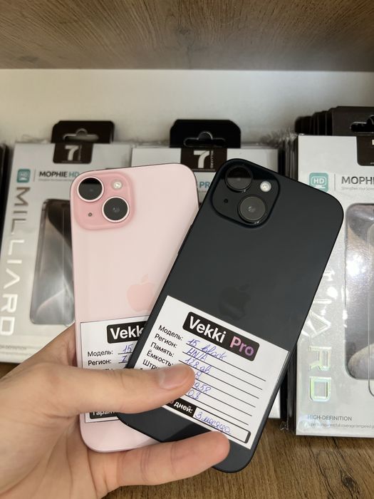 Iphone 15 Black , Pink sotiladi varyantga