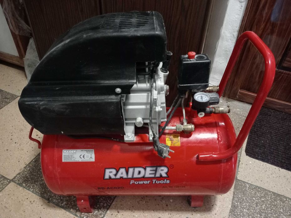 Vând compresor 10 bari , folosit foarte puțin, preț 500 lei.