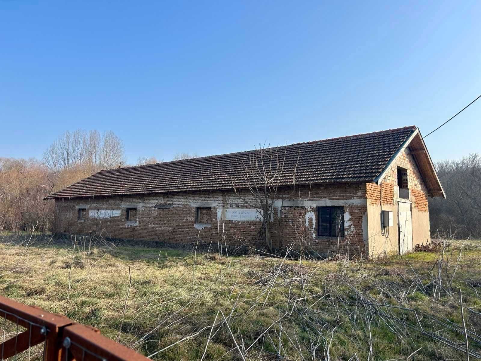 Продава телчарник и сеновал в с.Обнова