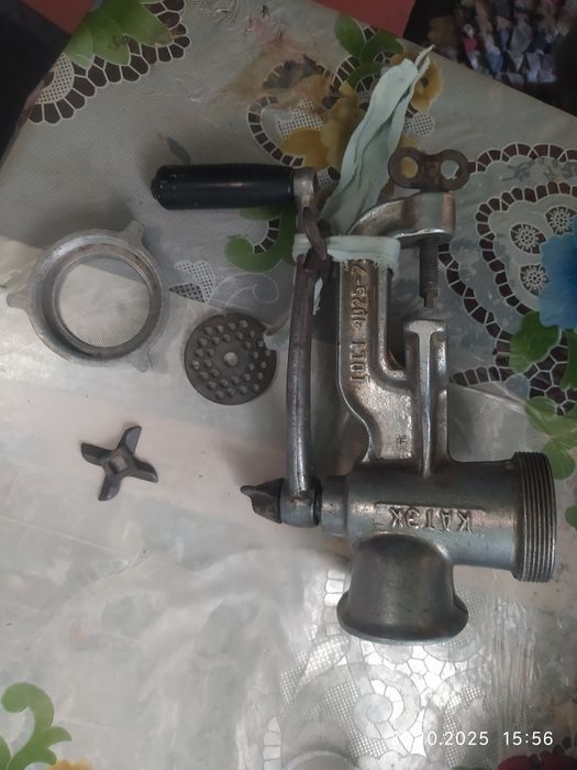 Продам механическую мясорубку