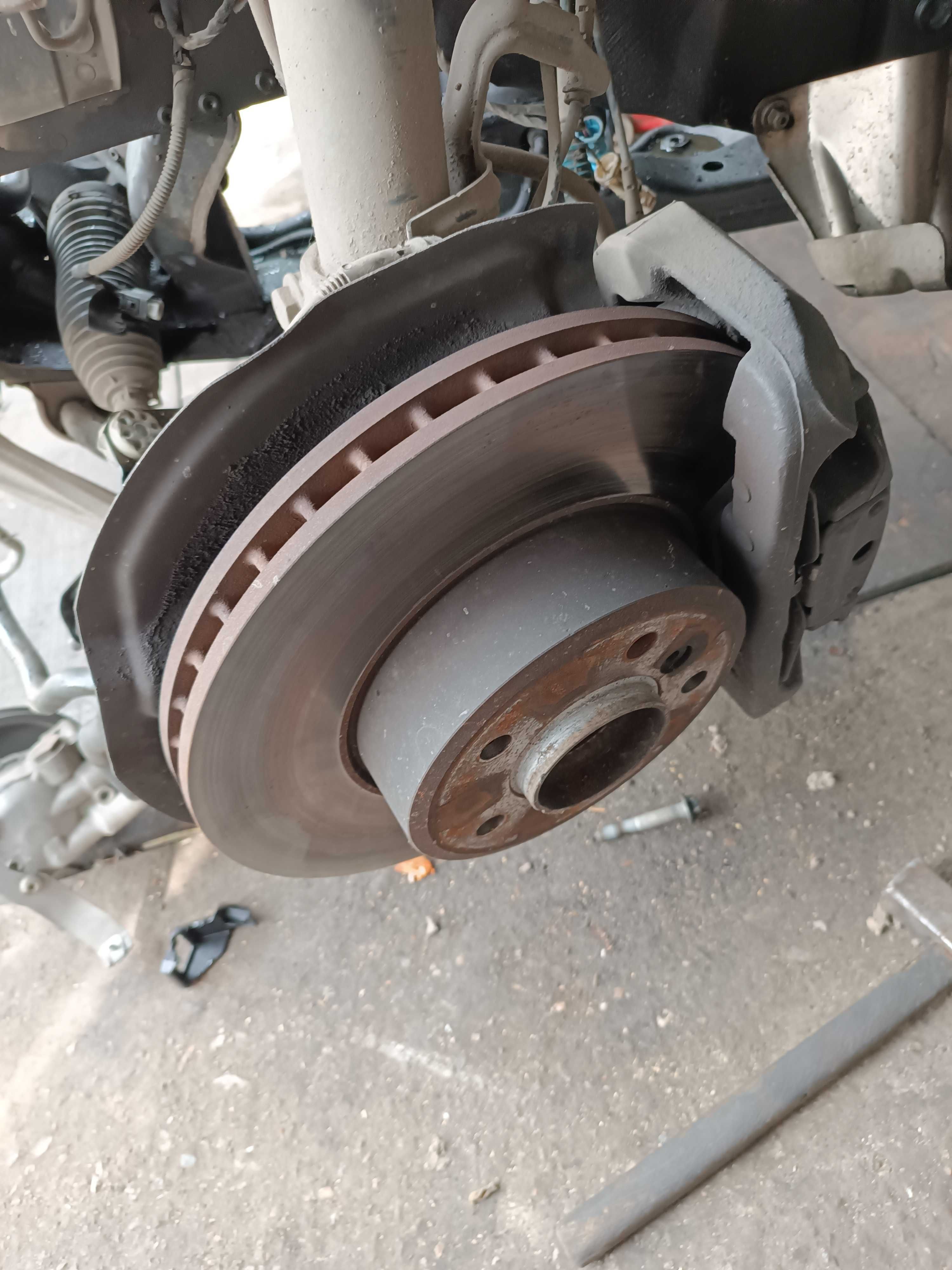 Бмв е60 е61 4х4 Предни полуоски bmw e60 e61 лява дясна полуоска