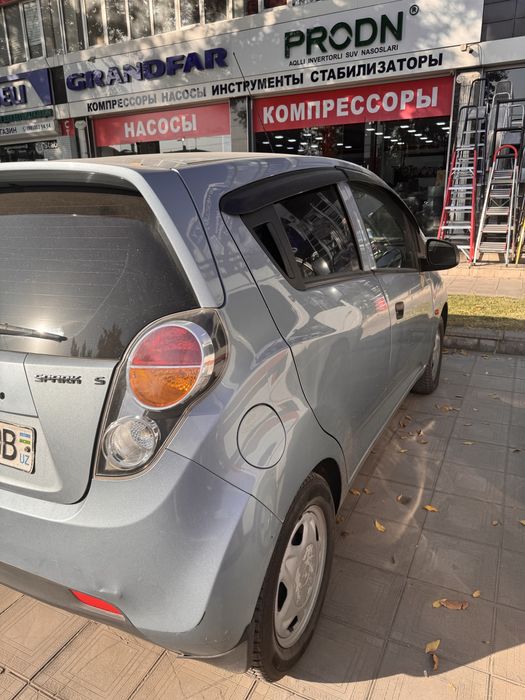 Спарк цвет делфин 2012 год пробег 200 000 коробка механика мотор 1 куб