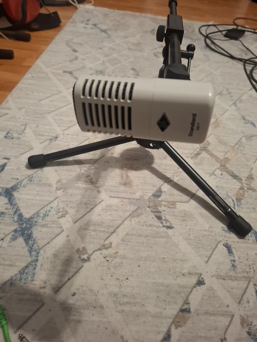 Universal Audio SD-7 Инструментален динамичен микрофон, със стойка