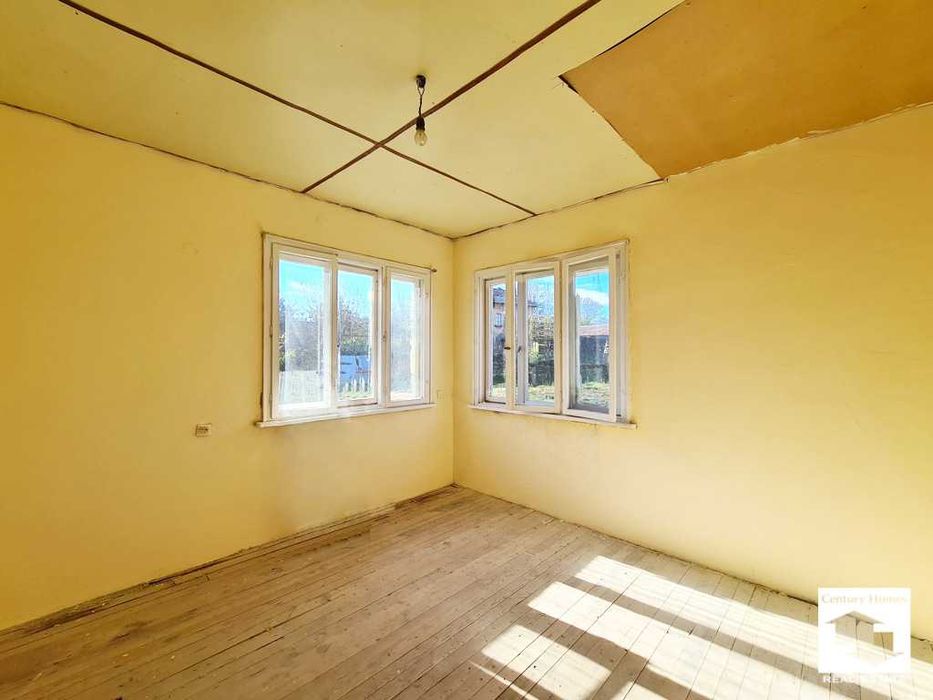 140329 Къща с равен двор и кладенец, в добро състояние, в с. Дъскот