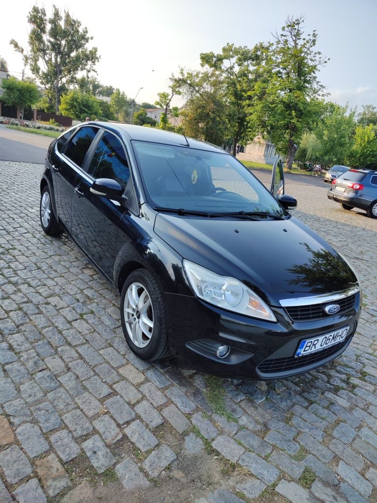 Ford Focus 2 Benzina 1.6 hatchback 2009