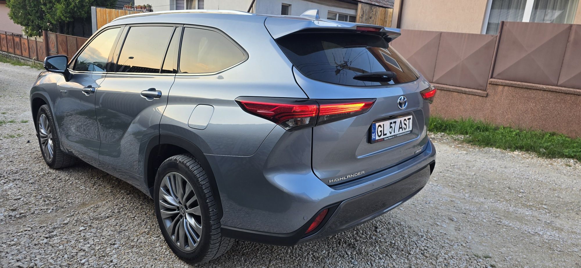 Toyota highlander 7 locuri hybrid 2022 80000km avariata reparata