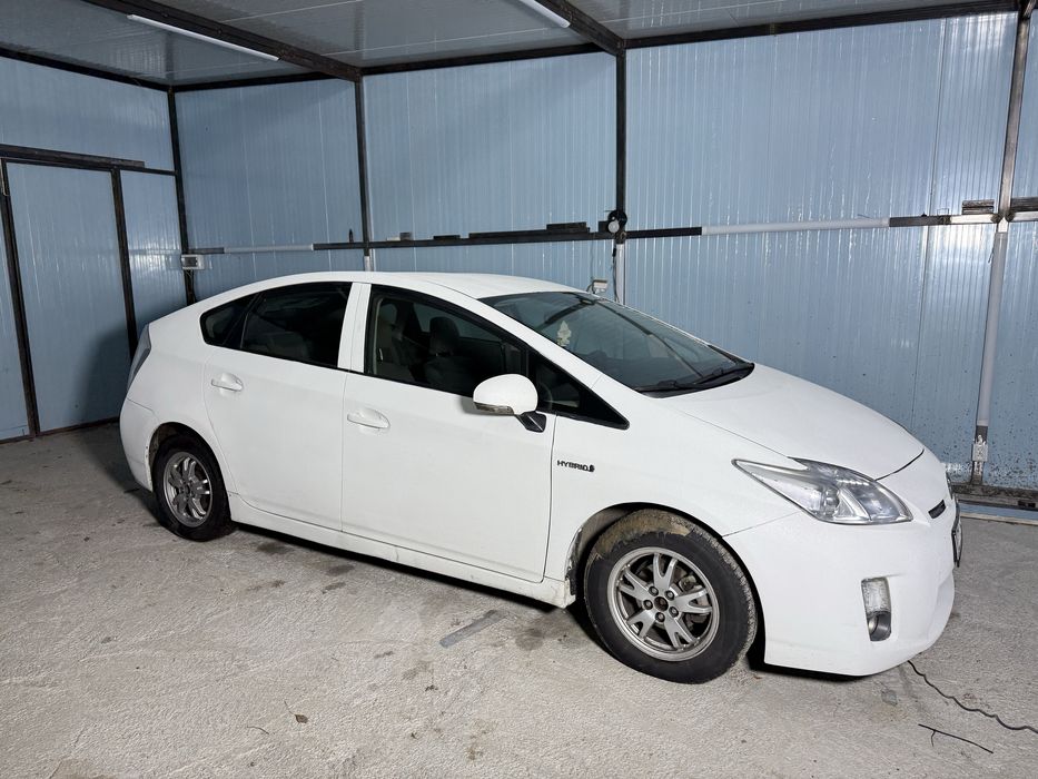 Toyota Prius Hybrid 2011 – 270.000 km – Consum 4L – Foarte Fiabilă
