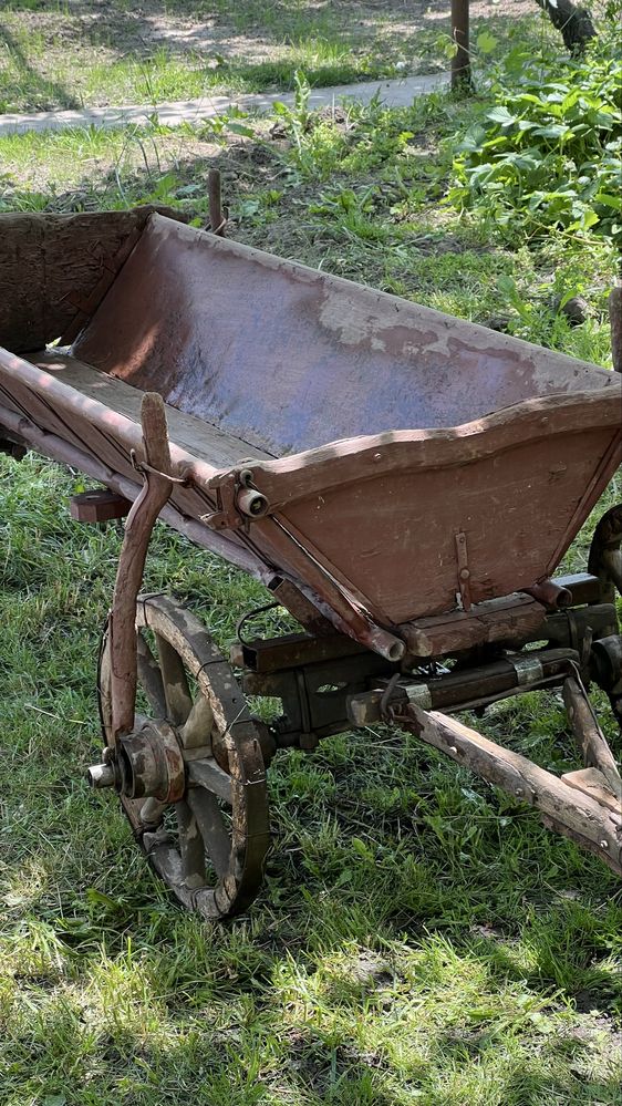 Car de lemn foarte vechi - rustic