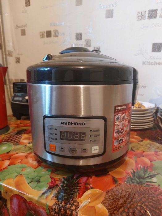 Мультиварка  REDMOND
