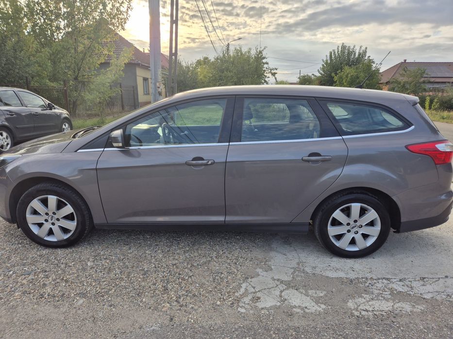 Vând ford focur an 2012