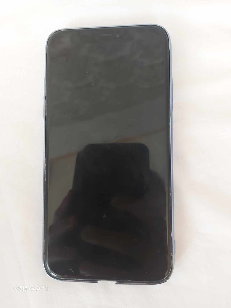 Vand iPhone 11 in stare perfecta