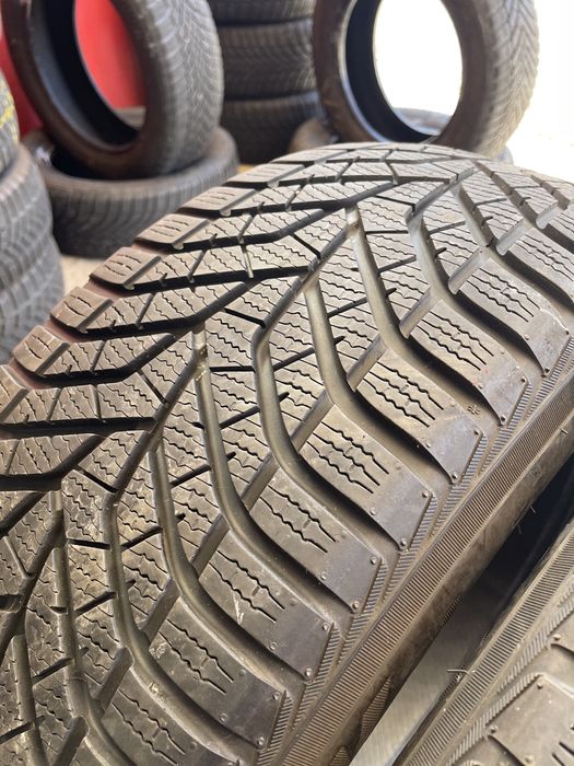 2 бр Зимни Гуми 215/55/17 YOKOHAMA W Drive