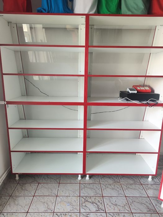 Vând vitrină pentru magazin