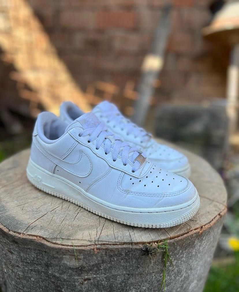 Vând Nike Air Force 1 Low Triple White mărimea 38.5