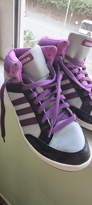 Маратонки ADIDAS  номер 39 1/3.като нови