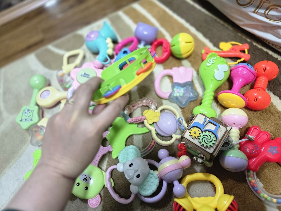 Срочно продаётся детские игрушки погремушкы