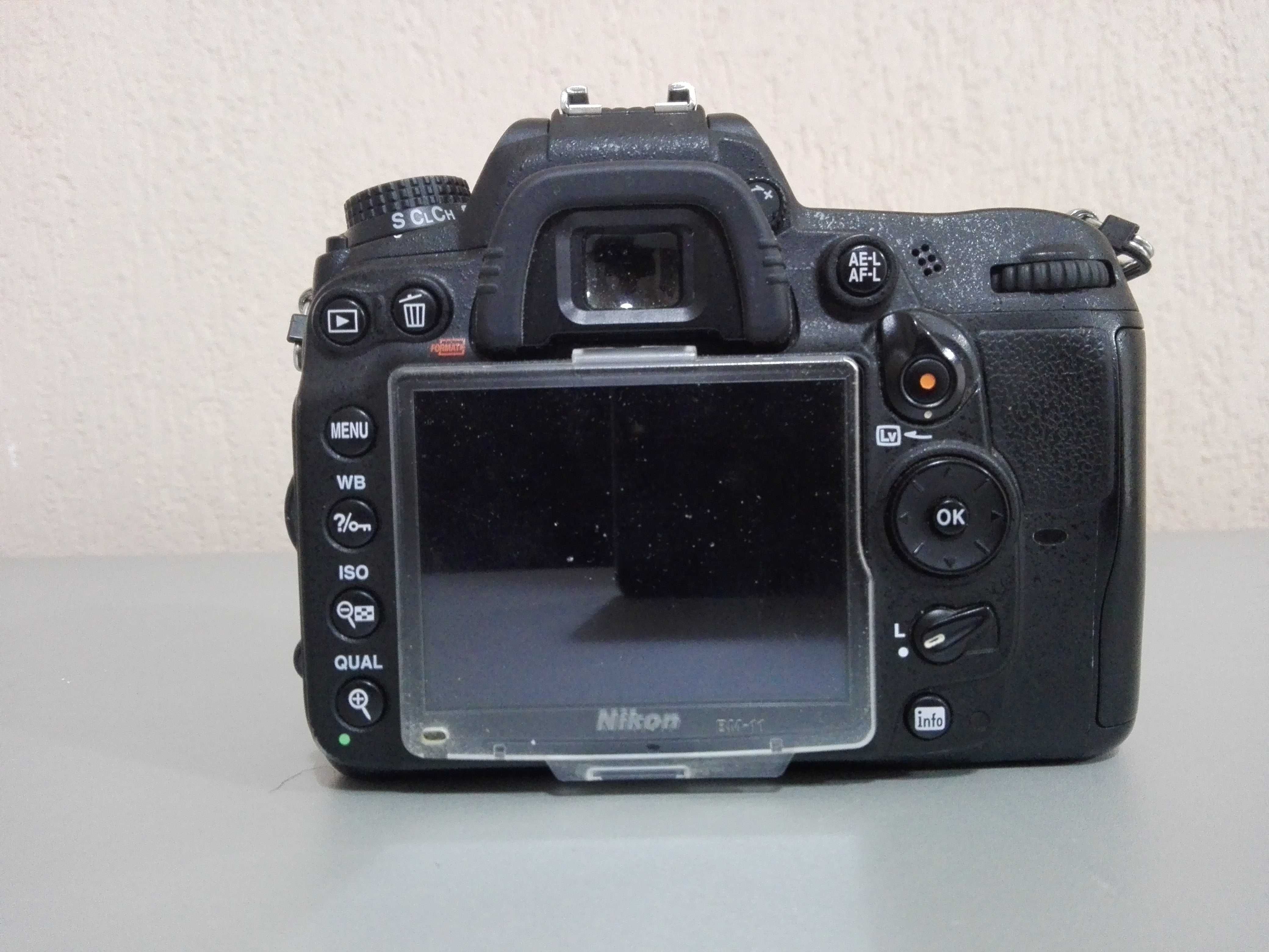Nikon d 7000+grip, acumulator, blitz Nikon SB 700.