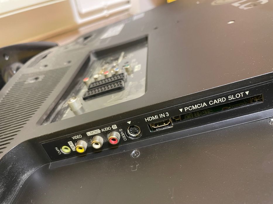 Televizor LG de 80cm