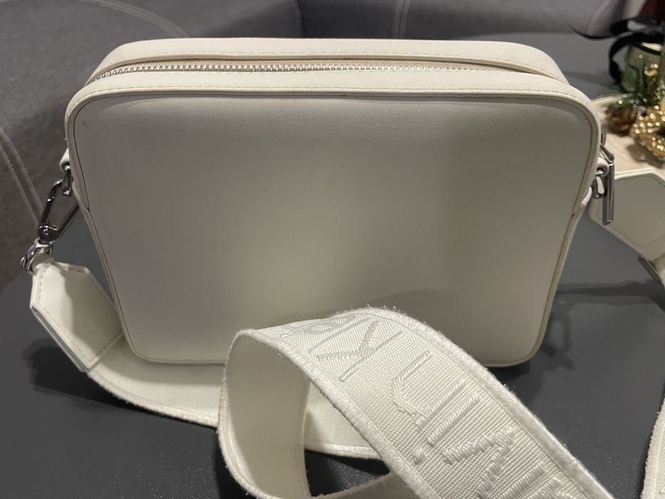 Чанта през рамо calvin klein