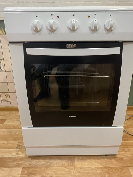Продам электрическую плиту hansa