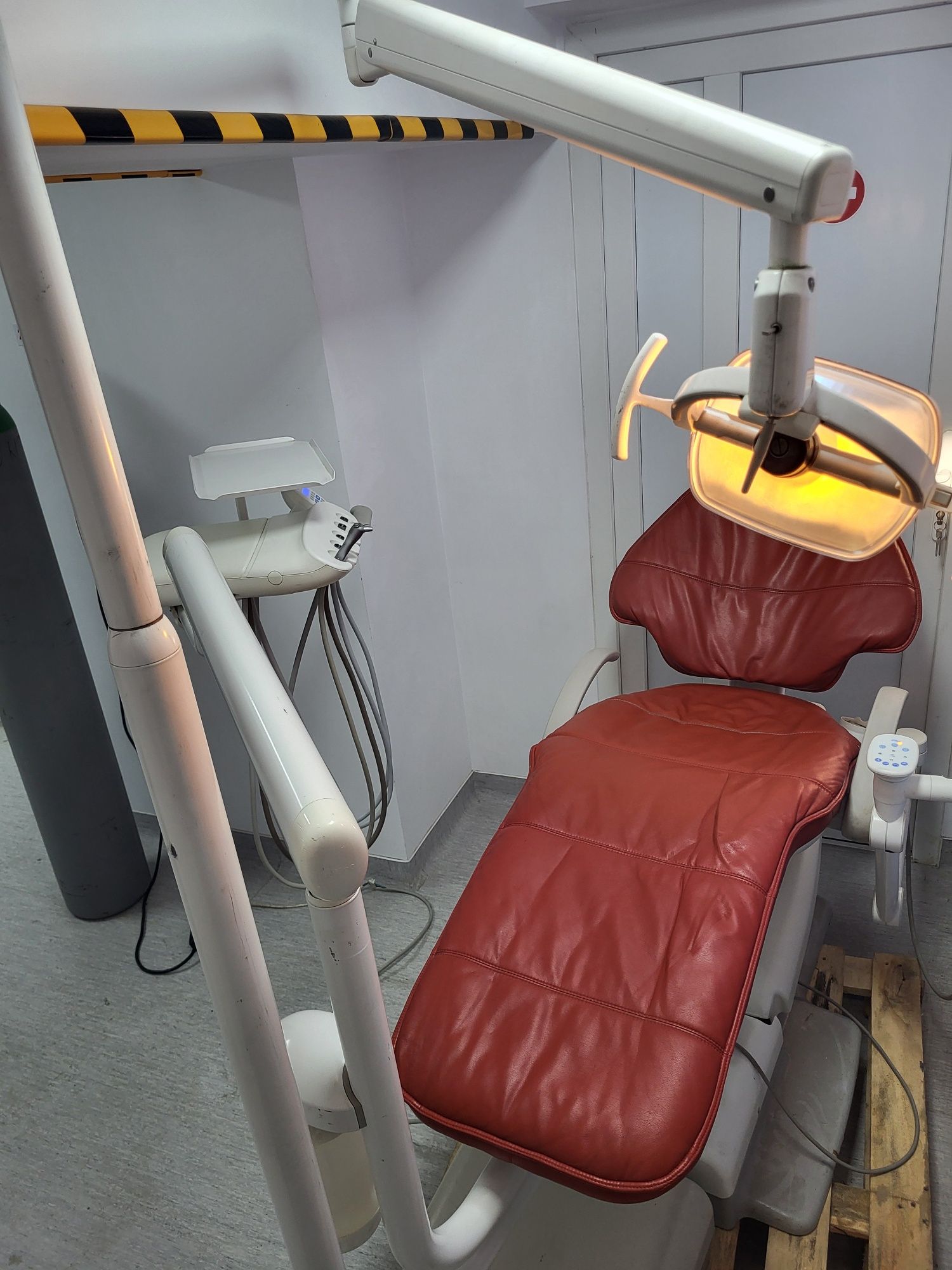 Vând unit dentar A-dec