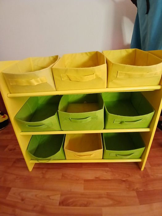 Raft depozitat jucarii