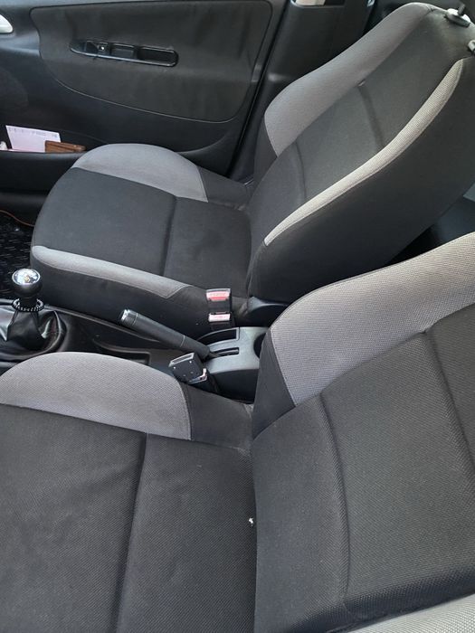 Vand sau schimb peugeot 207