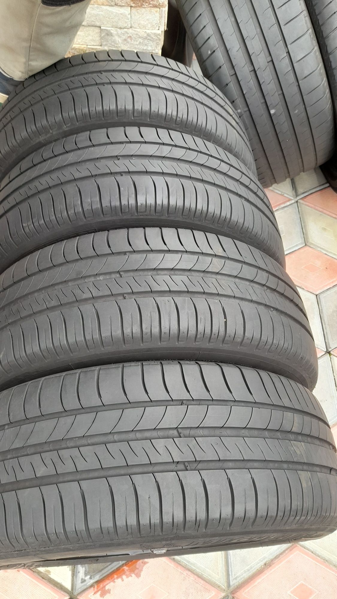 Vand 4 anvelope de vara 205 60 r16 MICHELIN foarte bune