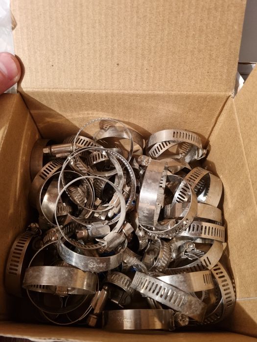 Хомуты новые металлический