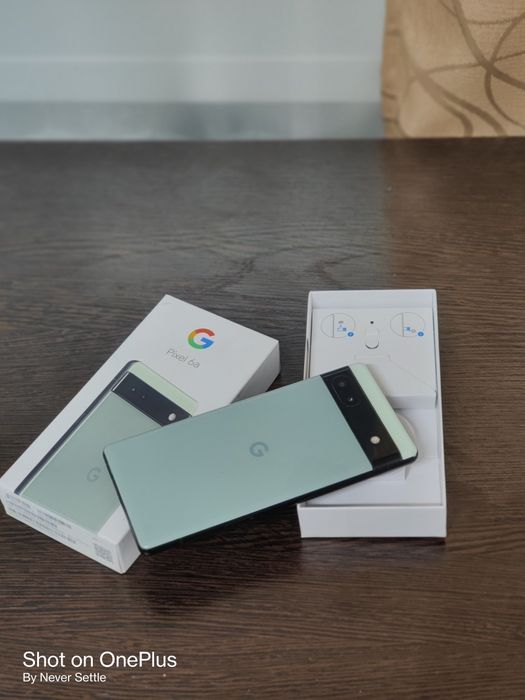 Продам Pixel 6a, не работает дисплей