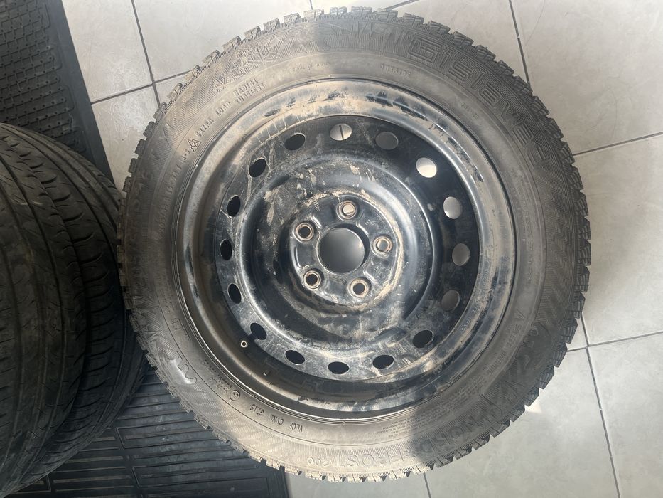 Комплект шипованных шин б/у на дисках 205/55/R16 россия