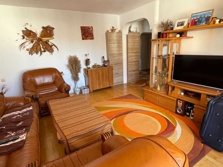 Apartament 4 camere Piata Mica Tg-jiu