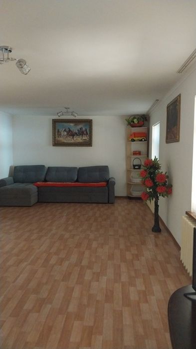 Шанхайда времянка бар екі бөлмелі