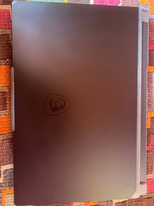 MSI Cyborg 15 A12V qarshi holati yaxshi