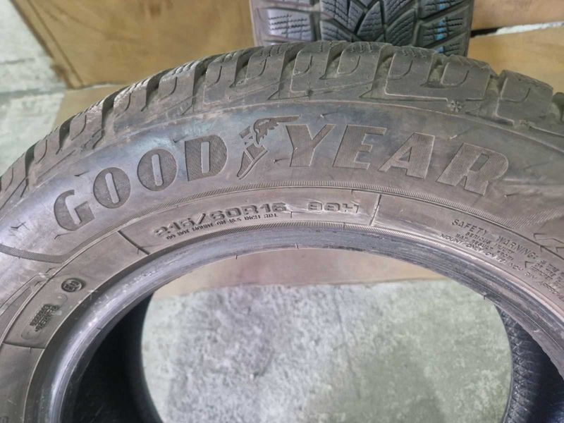 2 Goodyear R16 215/60
зимни гуми 
DOT3420