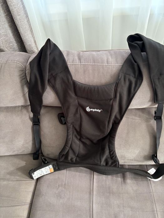 Sistem de purtare Ergobaby Embrace