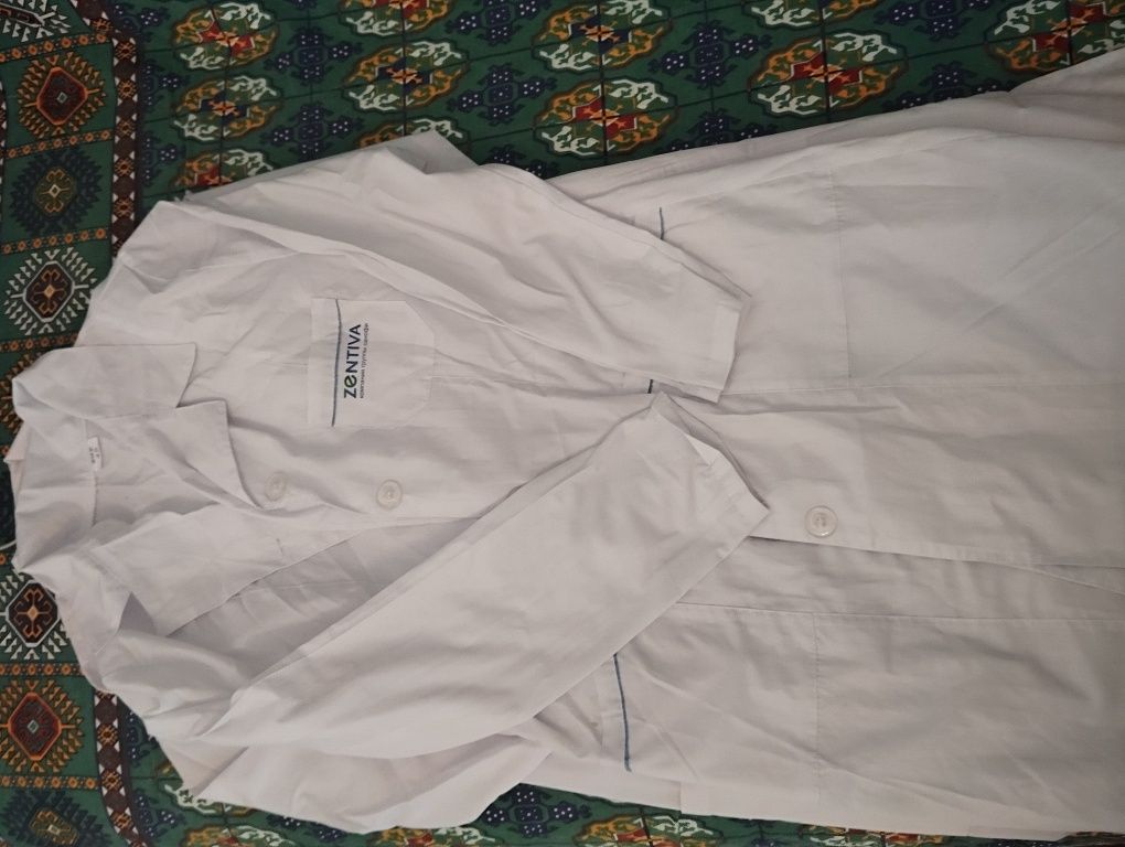 Продам медицинские халаты.