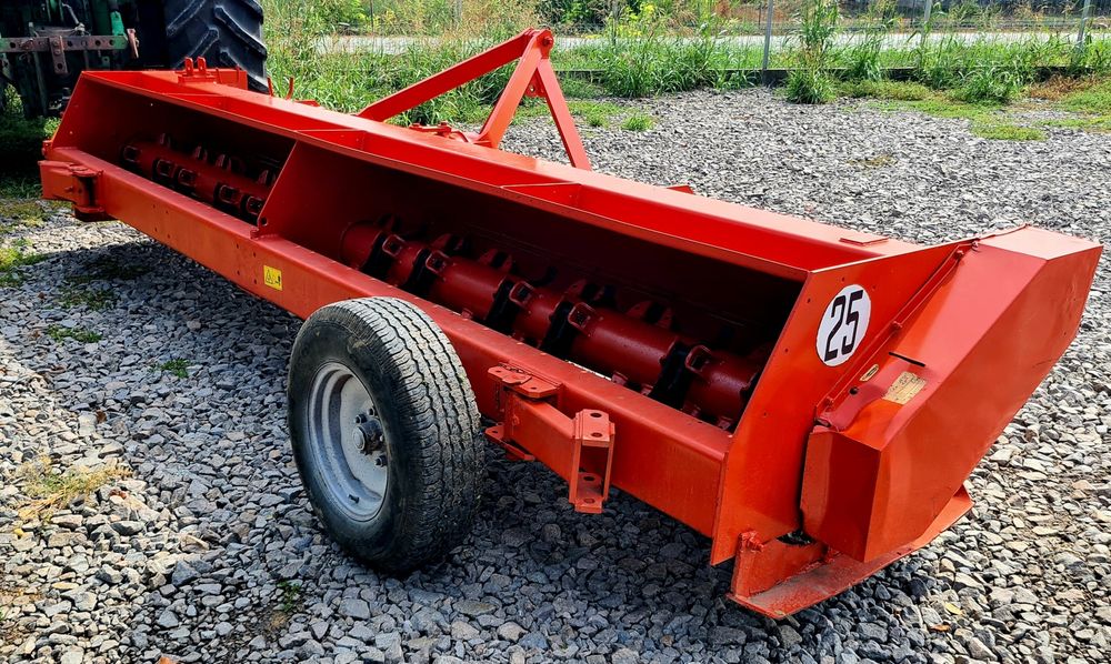 Tocator resturi vegetale 4.5 metri Kuhn BNG 450 ceseu