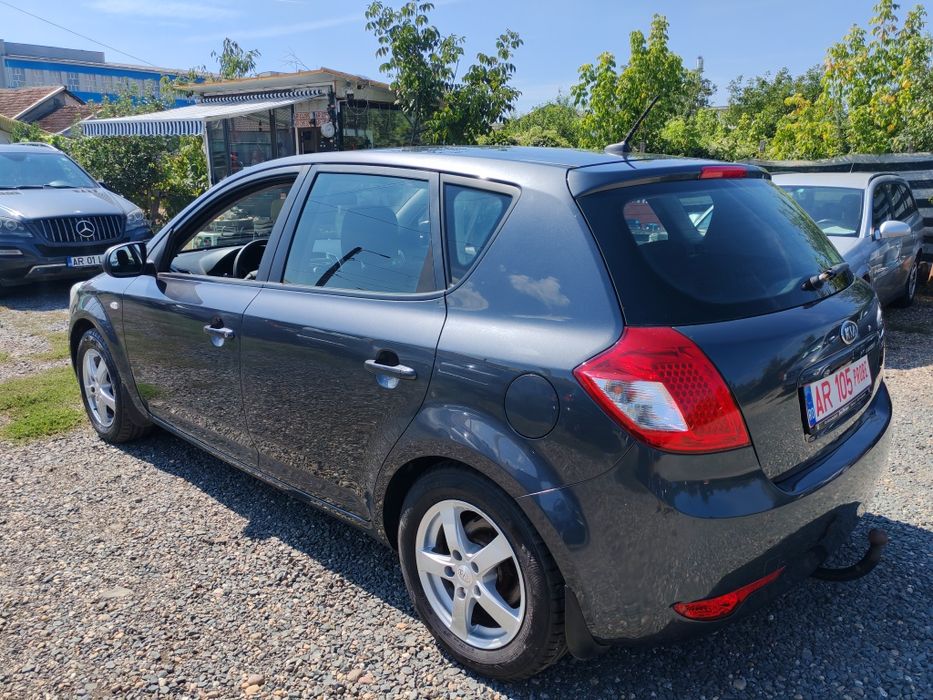 KIA ceed 1.4 benzina 2011 cash sau rate