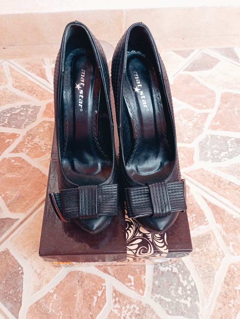 Черни дамски обувки Mat star с висок ток 37 р-р