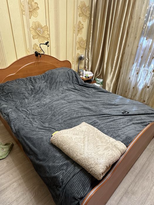 Продам спальный гарнитур