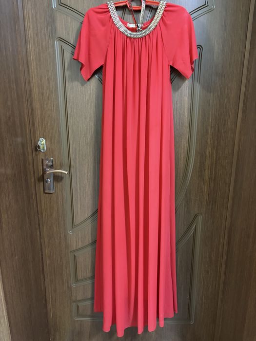 Платья б/у, недорого.