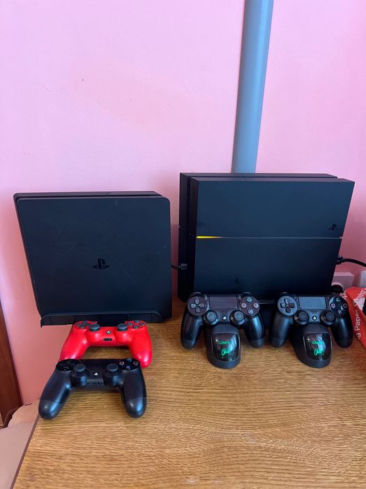 PS4 Slim PS4 Standard