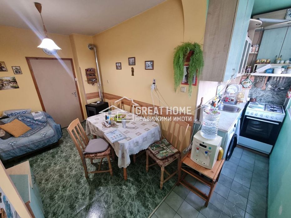 Трапезица ! Тристаен ! Тухлен !