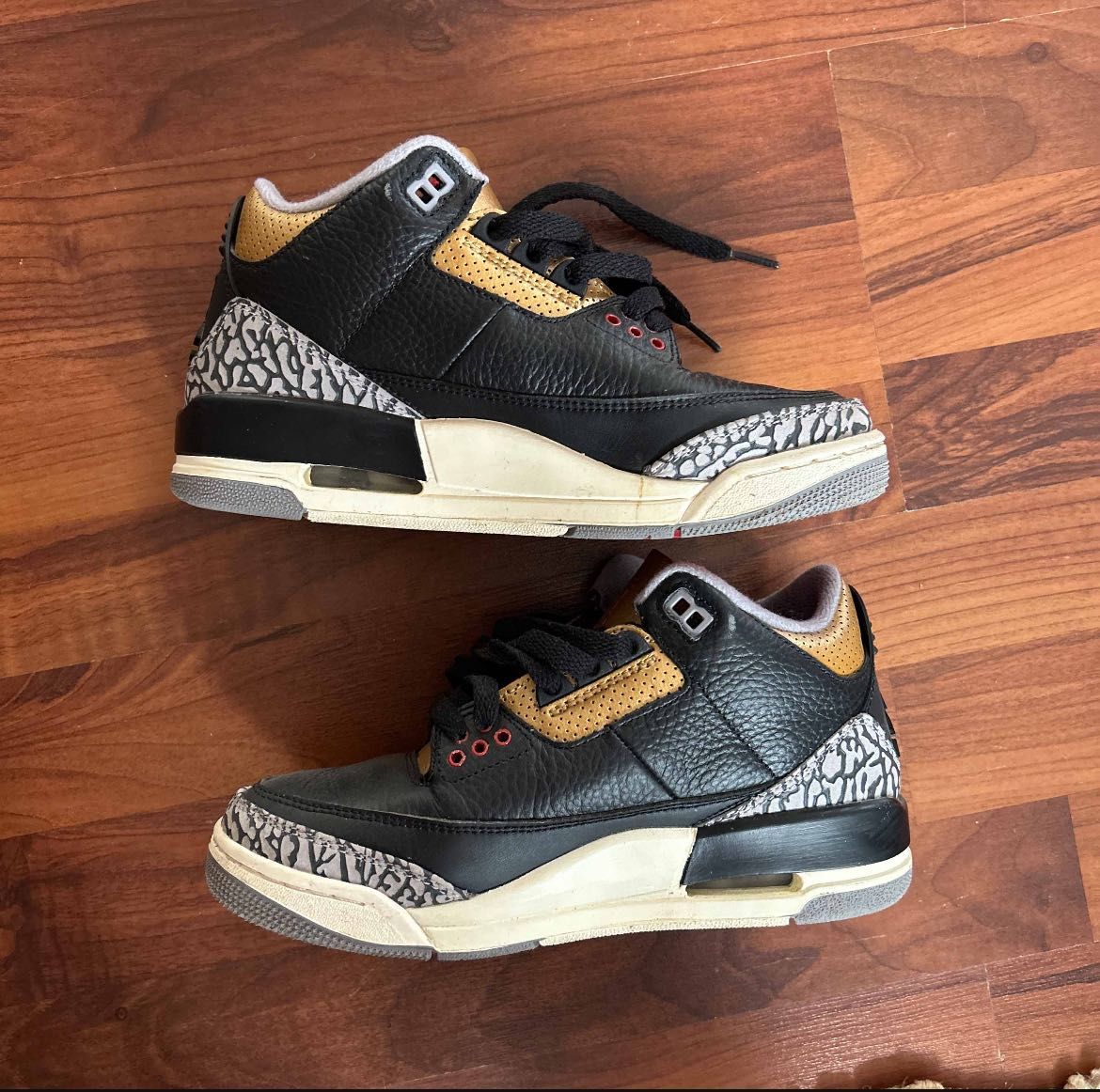 Jordan 3 retro black gold