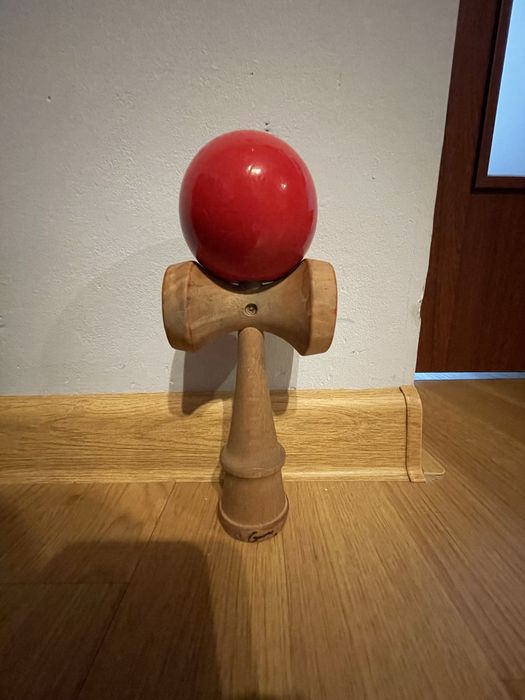 Kendamă gabix roșie