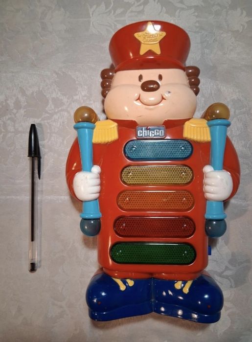 Pian luminos cu melodii Chicco